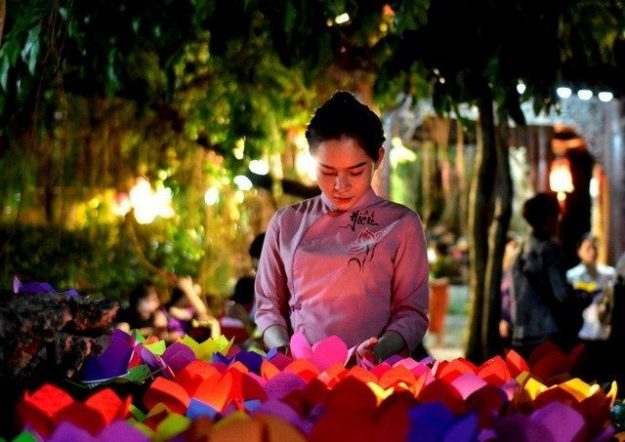 thong-tin-ve-tha-den-hoa-dang-mung-le-vu-lan (2)